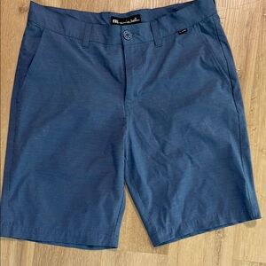Travis Mathew Blue Flat Front Shorts size 32